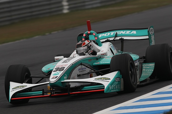 決勝レース1: 優勝はアンドレ・ロッテラー（トムス）