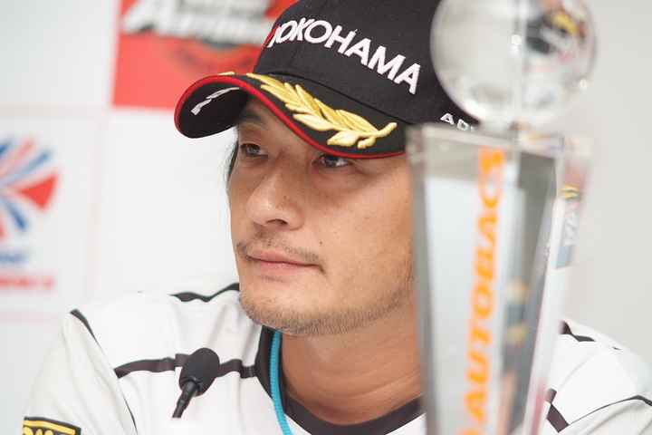 年間王者記者会見: GT300クラスドライバーズチャンピンチーム監督の大橋逸夫氏（初音ミクグッドスマイルBMW）