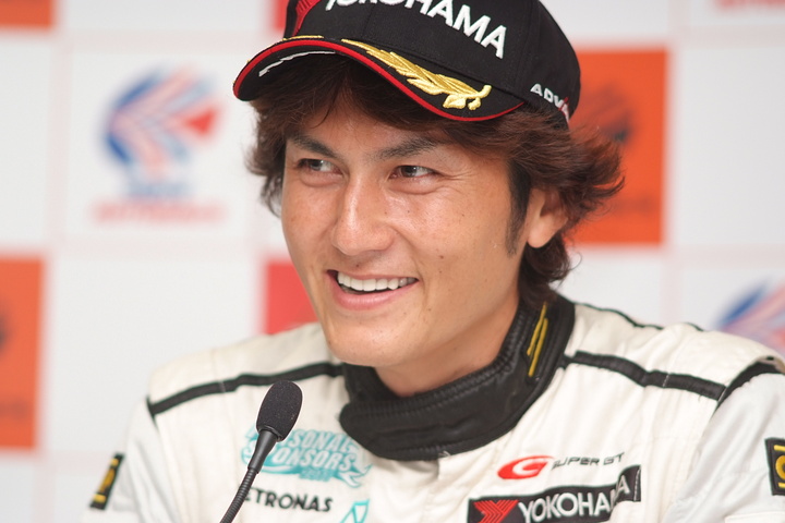 年間王者記者会見: GT300クラスドライバーズチャンピンの谷口信輝（初音ミクグッドスマイルBMW）