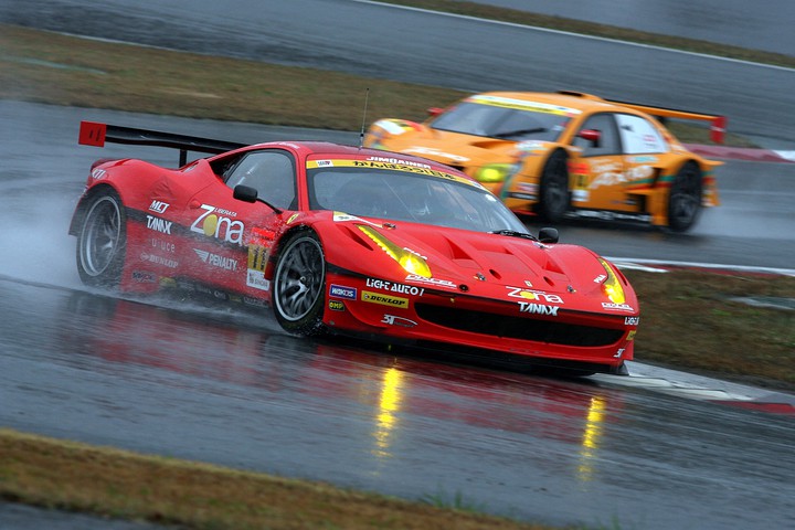 JAFGPフリー走行: GT300クラスでトップタイムをマークしたJIMGAINER DIXCEL DUNLOP 458（平中克幸／田中哲也組）