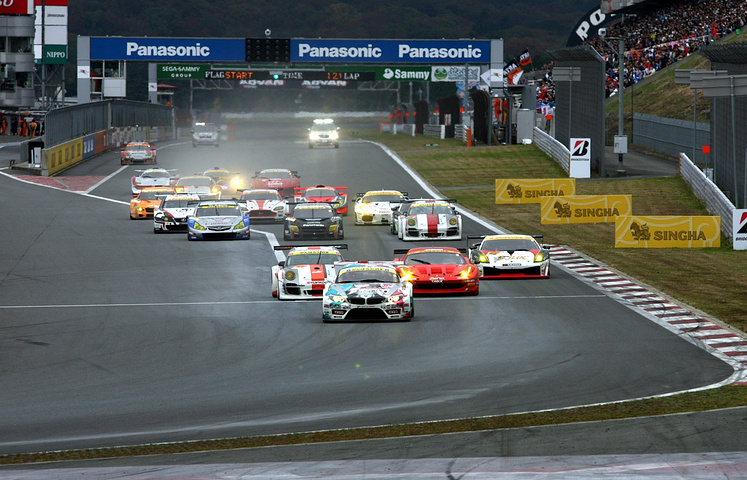 JAFGP: GT300クラス第1レースのスタートシーン