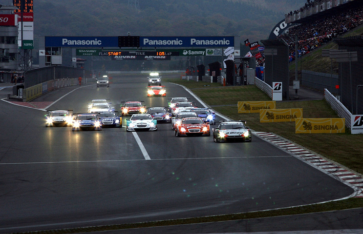 JAFGP: GT500クラス第1レースのスタートシーン