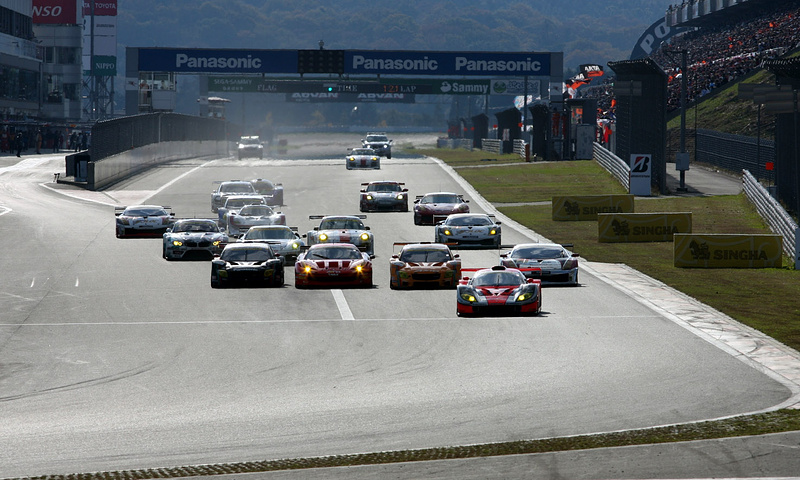 JAFGP GT300クラス第2レース: 22周の決勝レースがスタートした