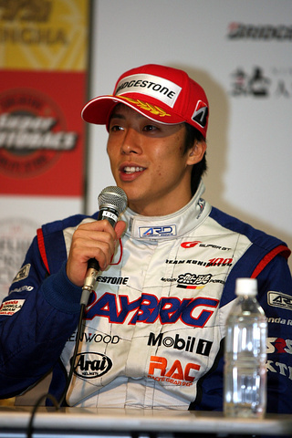 JAFGP GT500クラス第2レース: 優勝した伊沢拓也（RAYBRIG HSV-010）