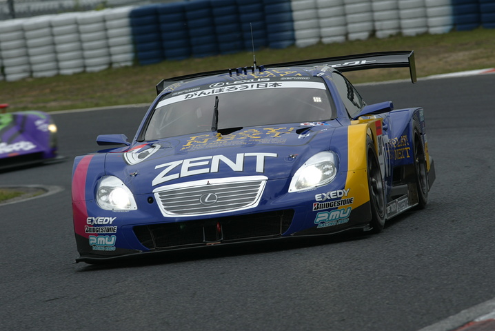 公式練習でGT500クラストップタイムのZENT CERUMO SC430（立川祐路／平手晃平組）