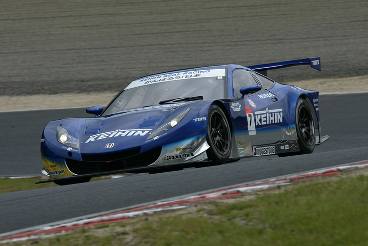 GT500クラスポールポジションは、KEIHIN HSV-010（金石年弘／塚越広大組）