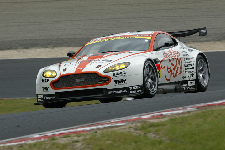 GT300クラス公式予選2位は、triple a Vantage GT2（吉本大樹／星野一樹組）