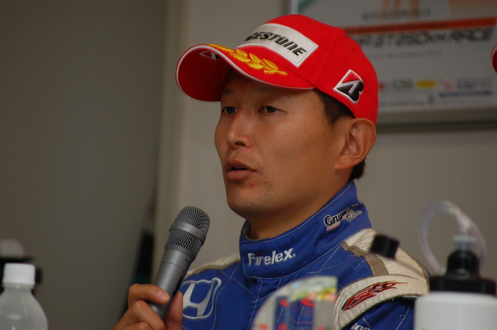 公式予選記者会見: GT500クラスでポールポジションを獲得した金石年弘（KEIHIN HSV-010）