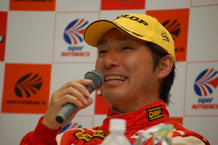 公式予選記者会見: GT300クラスでポールポジションを獲得した田中哲也（JIMGAINER DIXCEL DUNLOP 458）