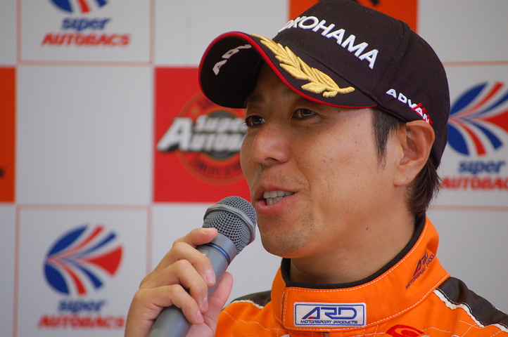 決勝記者会見: GT300クラス優勝の星野一樹（triple a Vantage GT2）