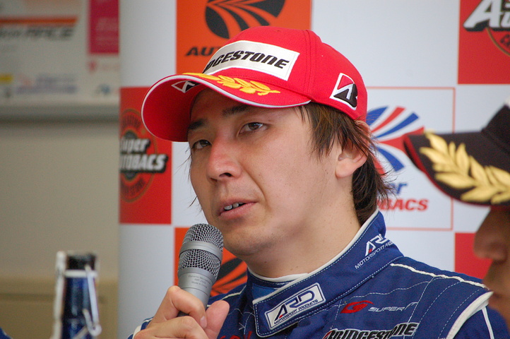 決勝記者会見: GT500クラス優勝の松田次生（カルソニックIMPUL GT-R）