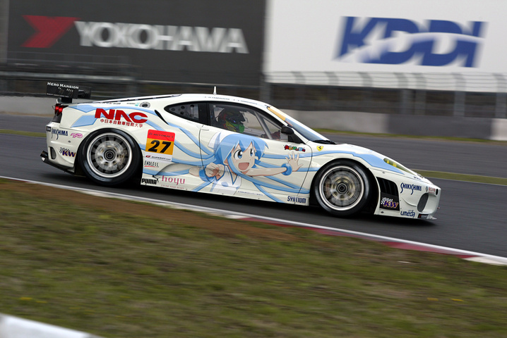 公式練習: GT300クラス、トップタイムはPACIFIC NAC イカ娘フェラーリ（山岸大／山内英輝組）