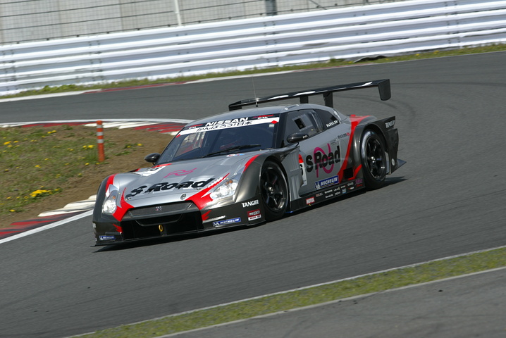 公式予選1回目（GT500クラス）: 驚異的なタイムで暫定ポールについたS Road MOLA GTR（柳田真孝／R.クインタレッリ組）