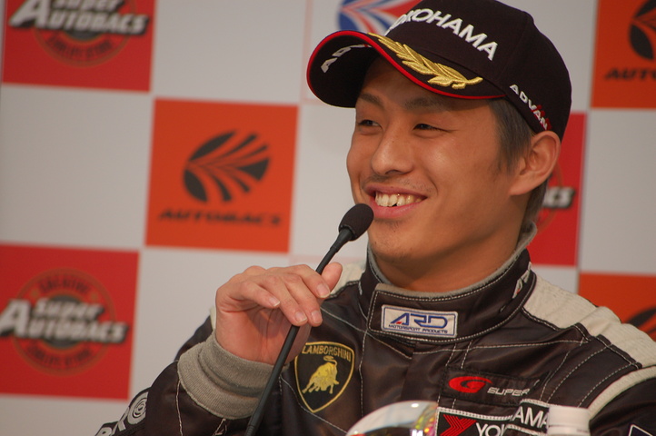 公式予選記者会見: GT300クラスポールポジションの関口雄飛（この後、最低重量違反で失格）
