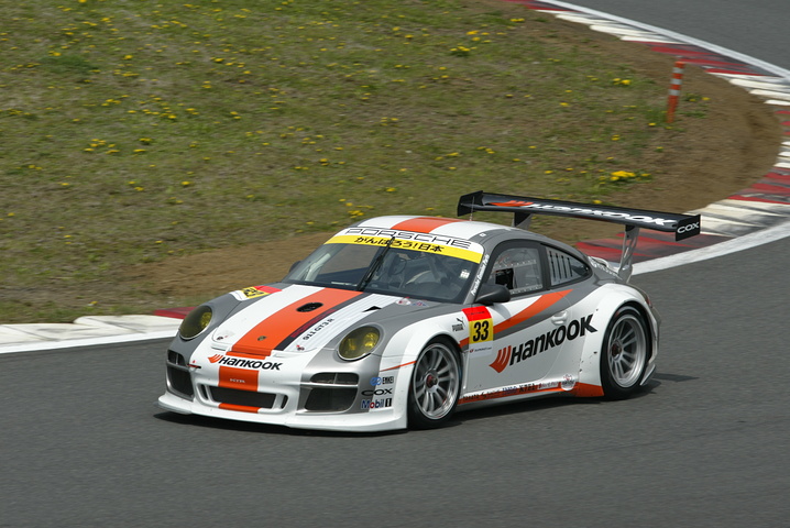 ポールシッターの失格により繰り上がってGT300のPPとなった、HANKOOK　PORSCHE（影山正美／藤井誠暢組）
