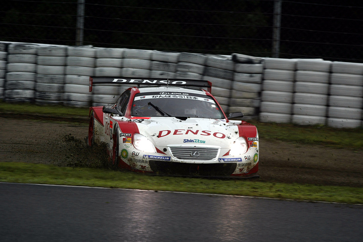 フリー走行で赤旗の原因を作ったDENSO SARD SC430