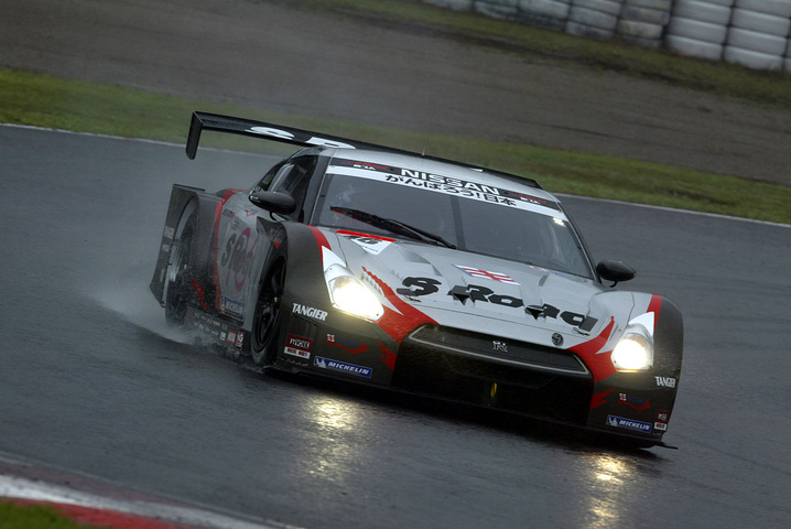 公式練習GT500トップタイムは、S Road MOLA GT-R（柳田真孝／ロニー・クインタレッリ組）