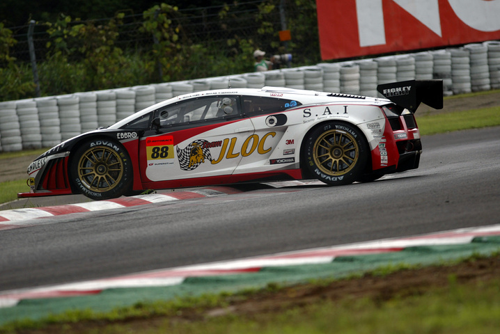 公式予選1回目: 縁石に乗り赤旗中断の原因となったJLOCランボルギーニRG-3（井入宏之／関口雄飛組）