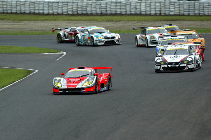 GT300クラス決勝のスタートシーン