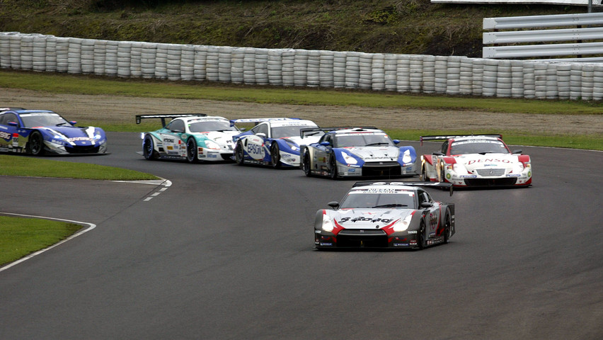 GT500クラス決勝のスタートシーン