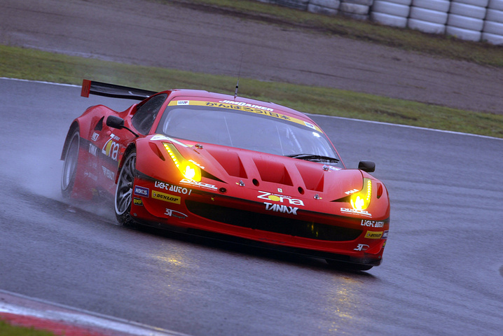 スーパーラップ: GT300クラス予選2位は、JIMGAINER DIXCEL DUNLOP458（田中哲也／平中克幸組）