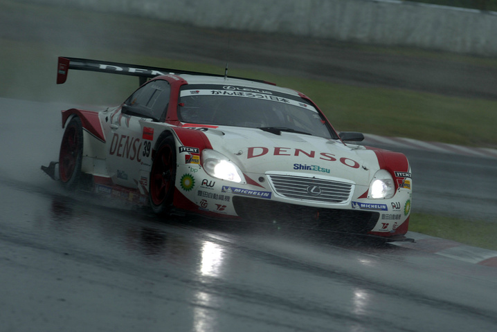 スーパーラップ: GT500クラス予選2位は、DENSO SARD SC430（石浦宏明／井口卓人組）