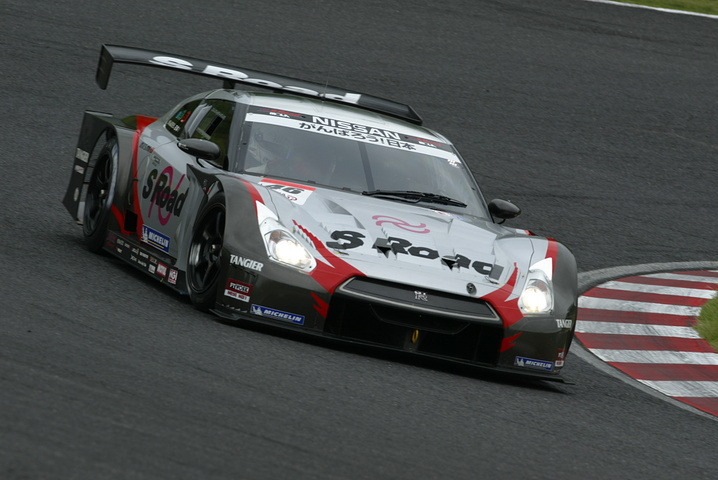 GT500クラスポールポジションは、S Road MOLA GT-R（柳田真孝／ロニー・クインタレッリ組）