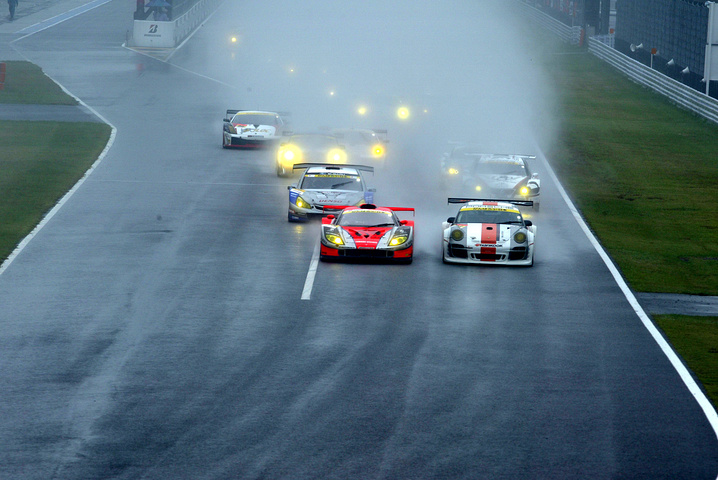 GT300クラスのスタートシーン