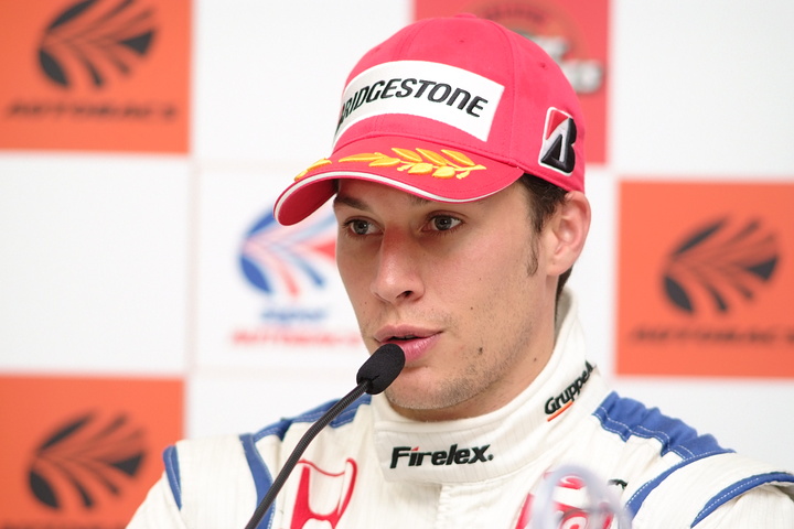 決勝記者会見: GT500クラス優勝のロイック・デュバル（ウイダー HSV-010）