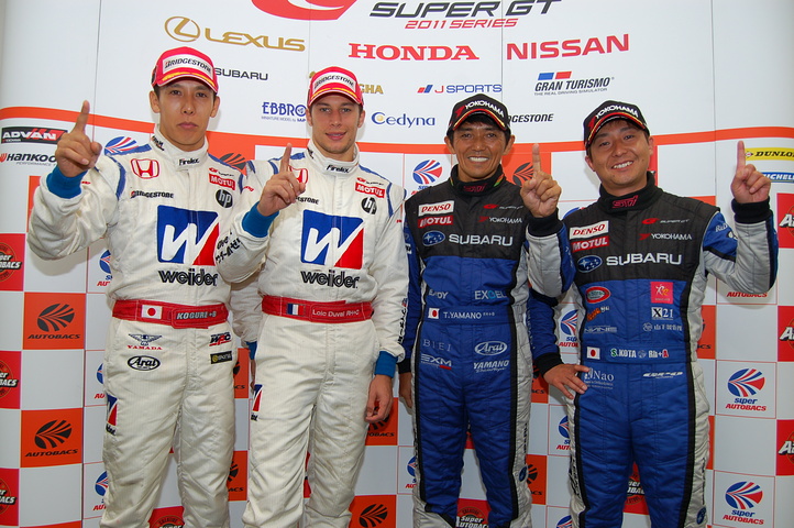 決勝記者会見: 両クラスの優勝のドライバーたち