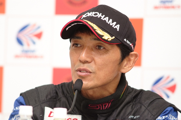 決勝記者会見: GT300クラス優勝の山野哲也（R&D SPORT LEGACY B4）