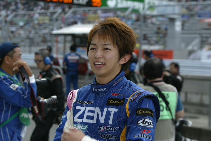 優勝したZENT CERUMO SC430の平手晃平