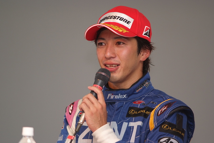 決勝記者会見: GT500クラス優勝の立川祐路（ZENT CERUMO SC430）