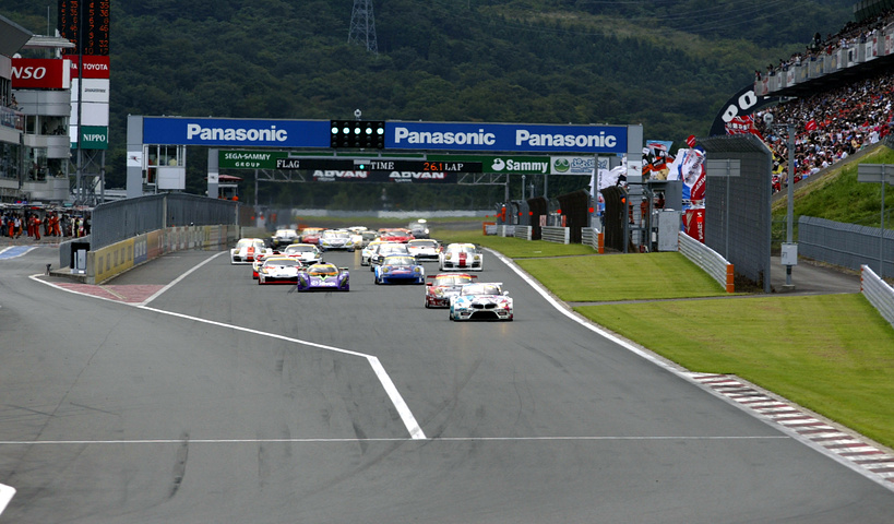 GT300クラスのスタートシーン
