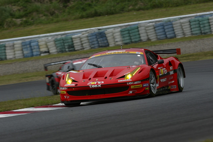 日曜朝のフリー走行でGT300クラストップタイムのJIMGAINER DIXCEL DUNLOP 458（田中哲也／平中克幸組）