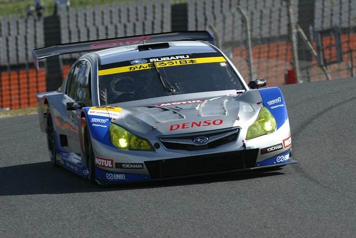 公式練習: GT300クラストップタイムのR&D SPORT LEGACY B4（山野哲也／佐々木孝太組）