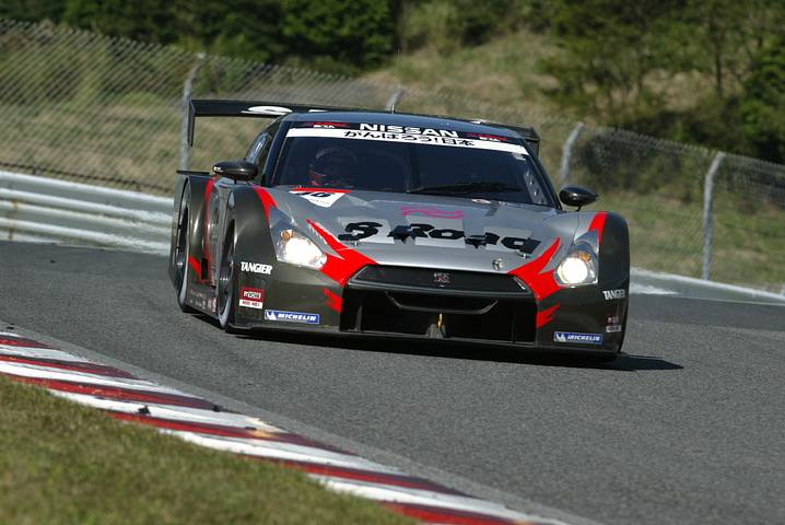 公式予選1回目: GT500クラス暫定ポールはS Road MOLA GT-R（柳田真孝／ロニー・クインタレッリ組）