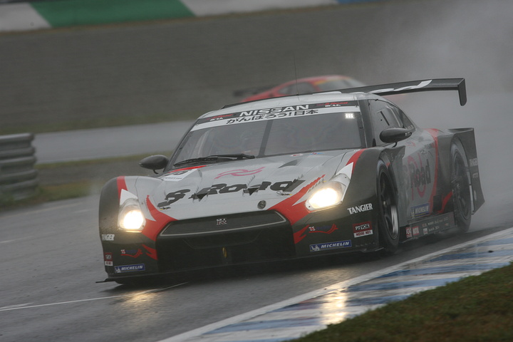 GT500クラスポールポジションはS Road MOLA GT-R（柳田真孝／ロニー・クインタレッリ組）