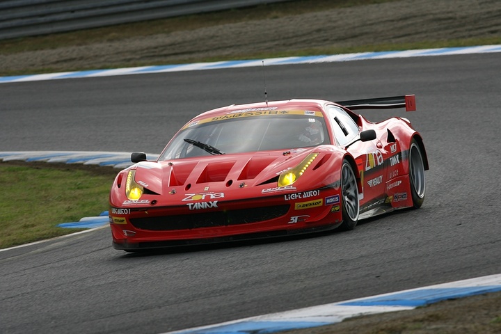 GT300クラス決勝3位はJIMGAINER DIXCEL DUNLOP 458（田中哲也／平中克幸組）