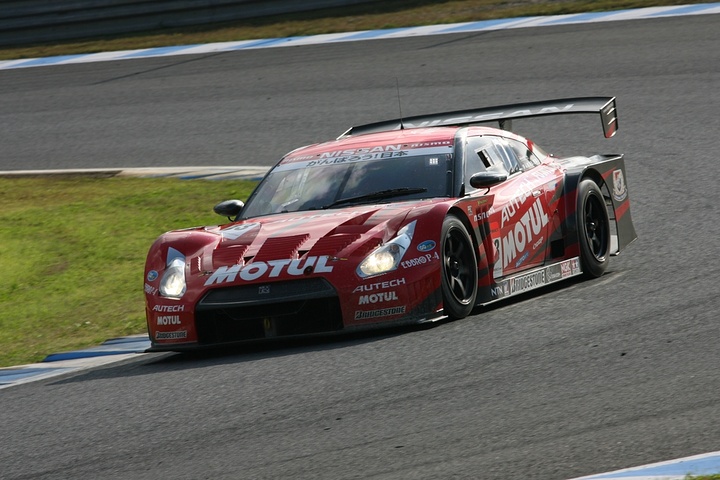 GT500クラス優勝はMOTUL AUTECH GT-R（本山哲／ブノワ・トレルイエ組）