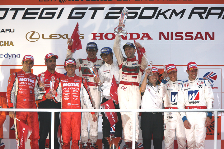 GT500クラスのチャンピオン表彰式