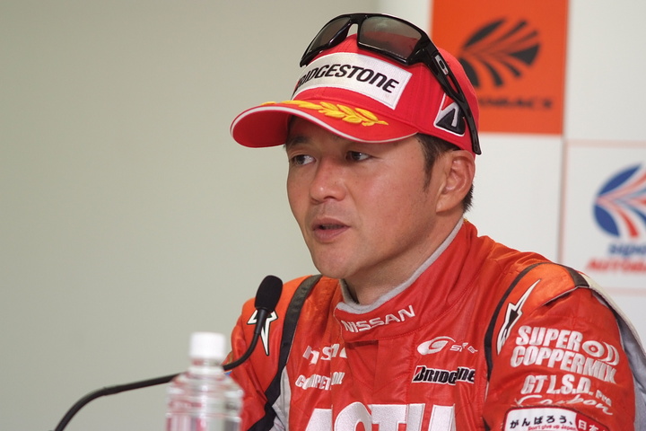 決勝記者会見: GT500クラス優勝の本山哲（MOTUL AUTECH GT-R）