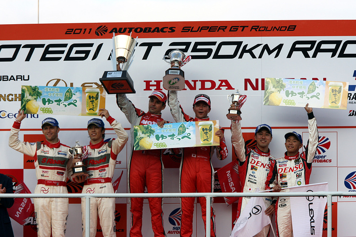 GT500クラスの表彰式