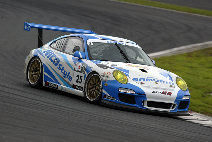 フリー走行ST1クラストップタイムは、SAMURAI Porsche（土屋武士／久保拓也／神取彦一郎組）