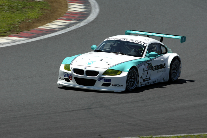 ST1クラスポールポジションは、PETRONAS SYNTIUM BMW Z4MCOUPE（ドミニク・アン／柳田真孝／谷口信輝組）