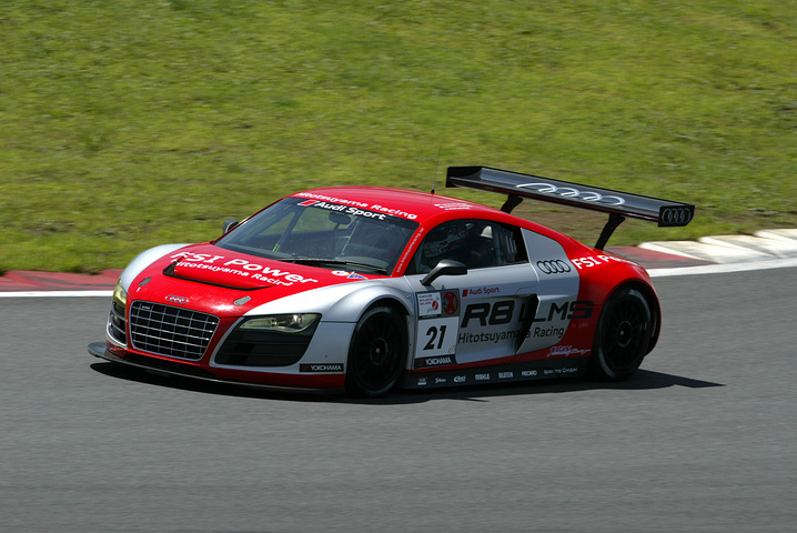 公式予選でダントツ総合ポールポジションのAudi R8 LMS（藤井誠暢／都筑晶裕／マイケル・キム組）