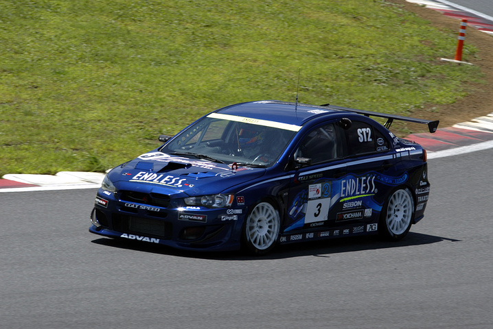 ST2クラスポールポジションは、エンドレス・アドバン・コルトスピードX（峰尾恭輔／高木真一／村田信博組）