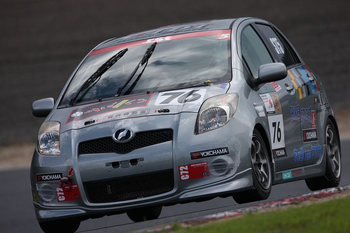 公式予選: ST-5クラストップタイムは、S.B岡山かばくろ豚蒲Vitz（金森哲也／和田慎吾／河村直樹組）