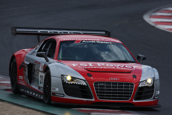 総合優勝はST-XクラスのAudi R8 LMS（藤井誠暢／都筑晶裕／マイケル・キム組）