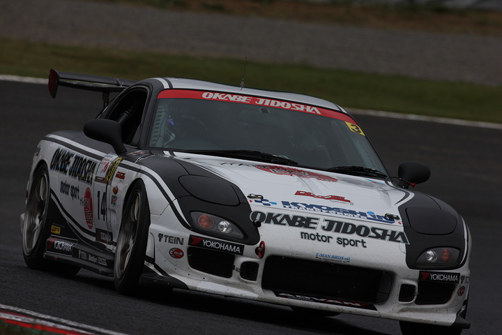 ST-3クラスポールポジションは岡部自動車マイロード協新計測RX-7（杉林健一／小松一臣／増田芳信組）
